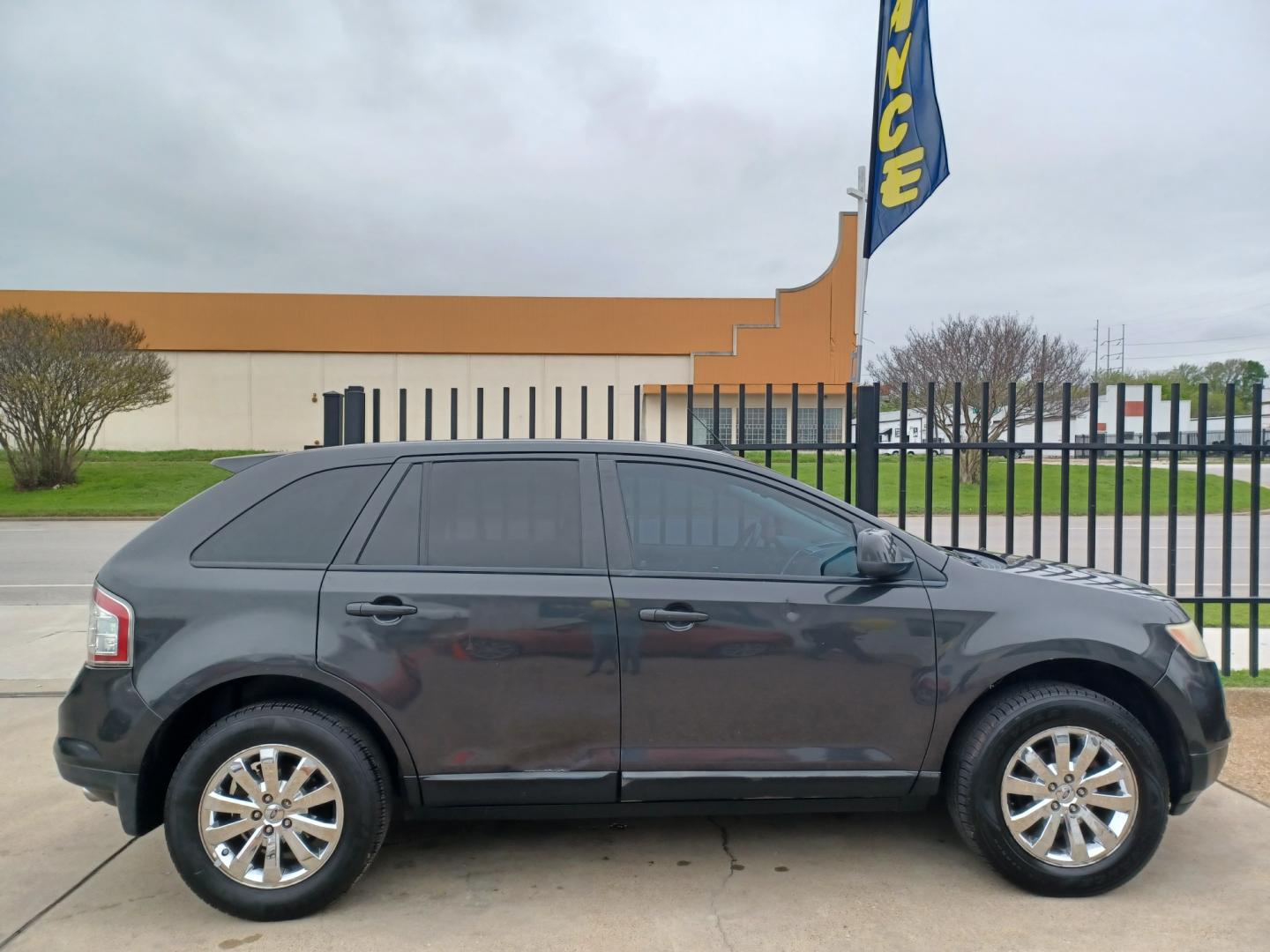 2007 GRAY /BLACK Ford Edge SEL FWD (2FMDK38C47B) with an 3.5L V6 DOHC 24V engine, 6-Speed Automatic Overdrive transmission, located at 2001 E. Lancaster, Ft. Worth, 76103, (817) 336-7000, 32.746181, -97.301018 - Photo#1
